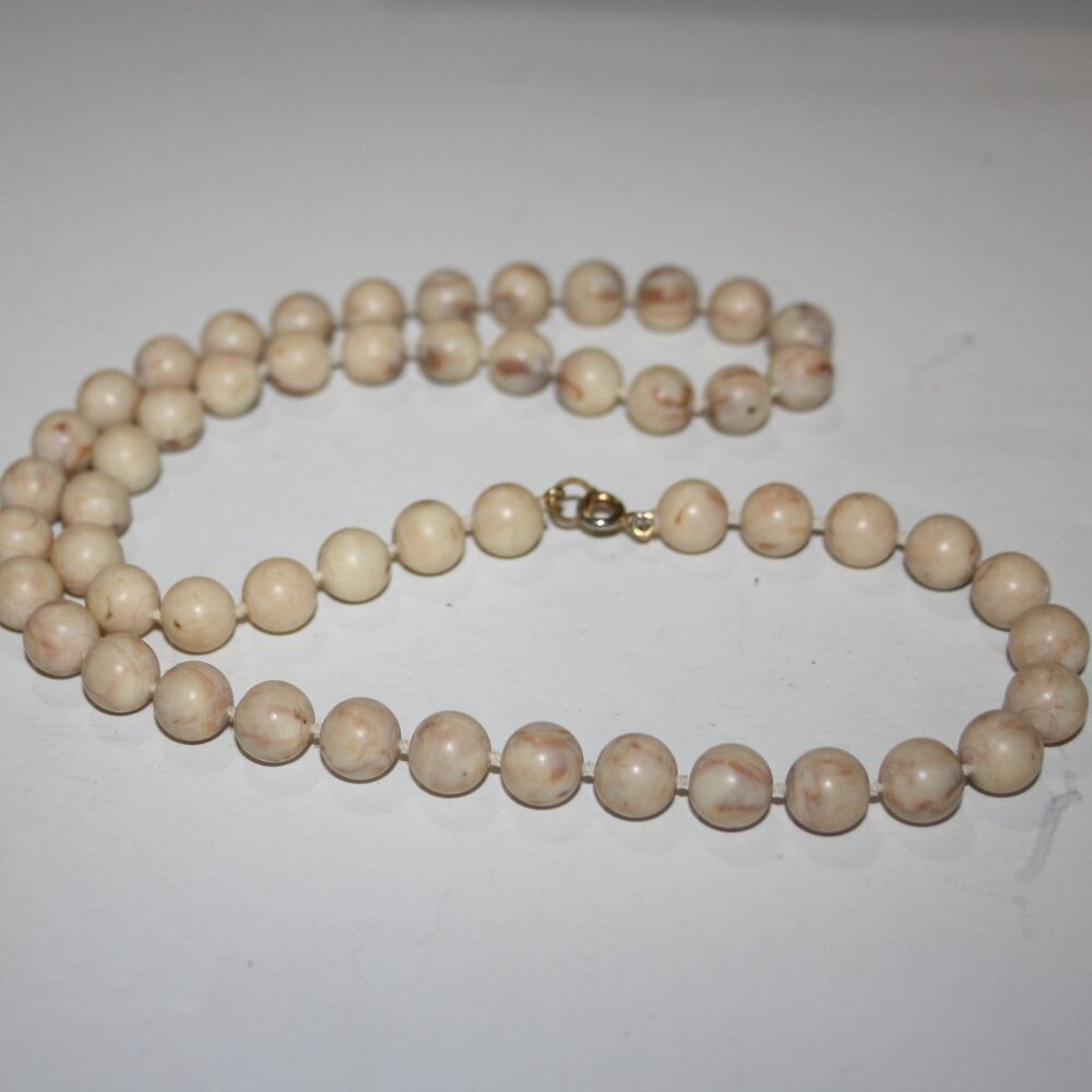 🤍🌾 Marbled Cream & Tan Beaded Necklace – 24" · Chunky Retro